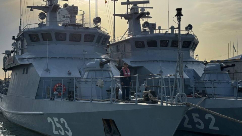 Казахстанские военные корабли вышли в обход по Каспию