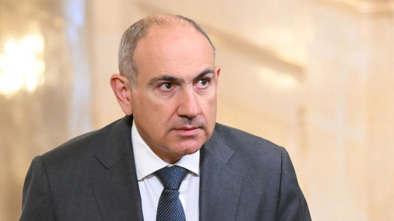 Пашинян поздравил Путина с Днем России