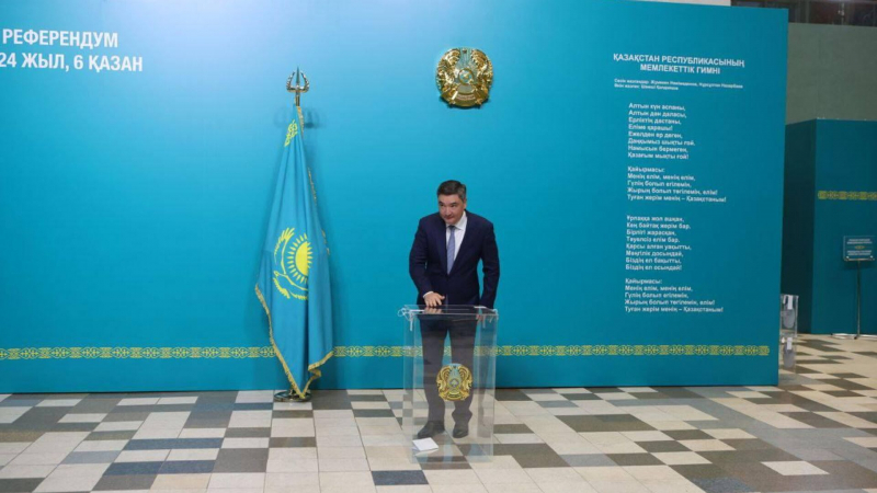 Премьер-министр Казахстана проголосовал на референдуме