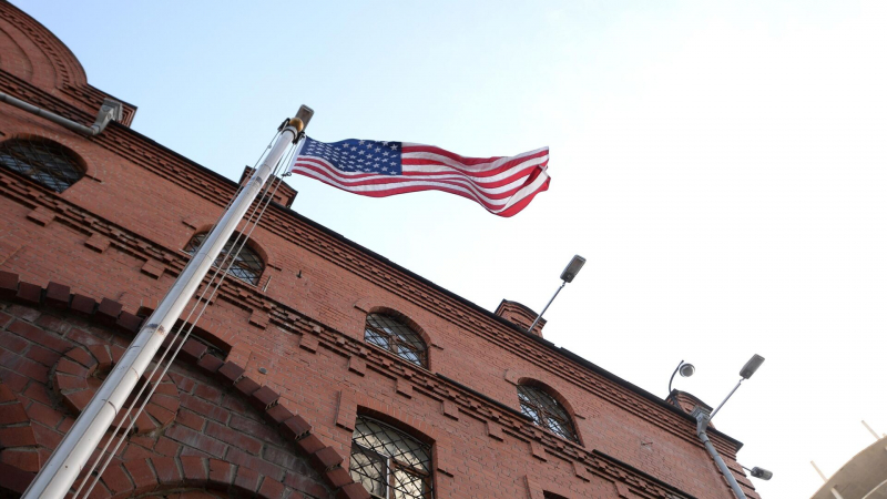 США продолжают усилия по мирному урегулированию на Украине, заявил Песков