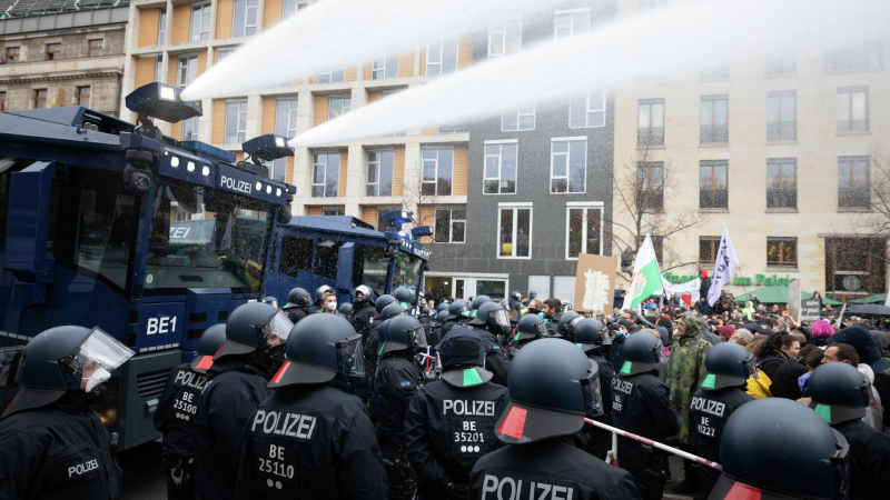 В Германии проходит многотысячный протест против политики ХДС/ХСС